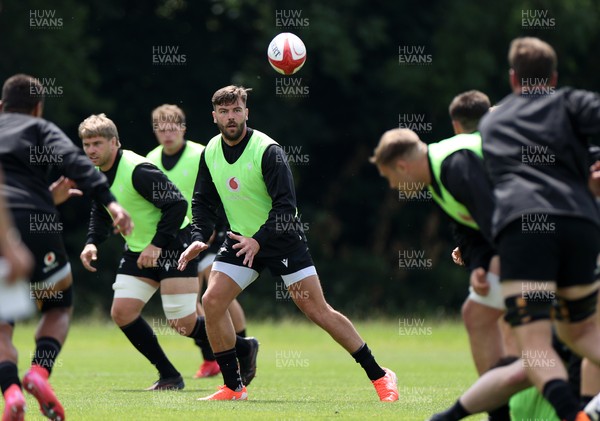 200625 - Wales Rugby Training - Johnny Williams during training