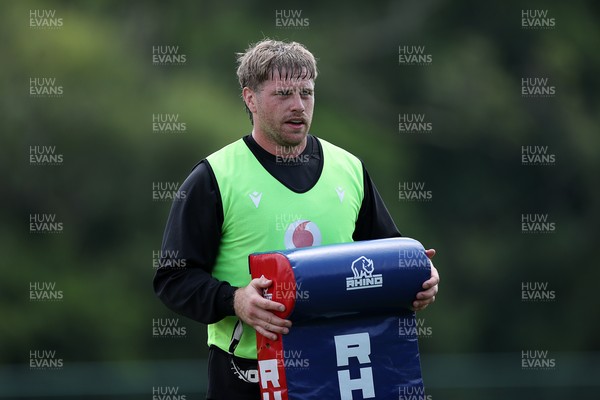 200625 - Wales Rugby Training - Aaron Wainwright during training