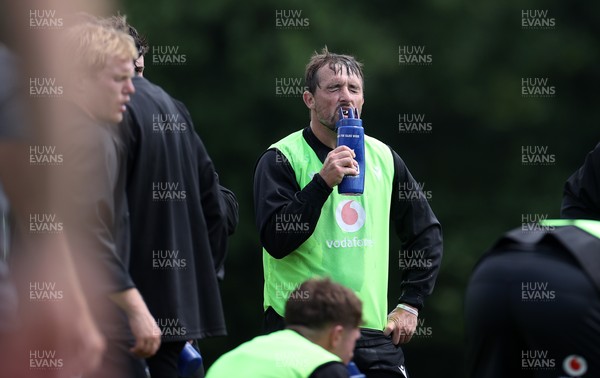 200625 - Wales Rugby Training - Rhodri Williams during training
