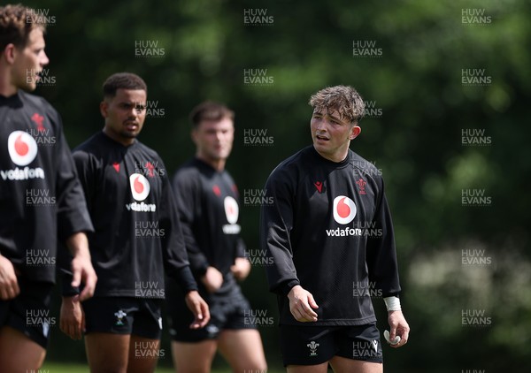 200625 - Wales Rugby Training - Dan Edwards during training