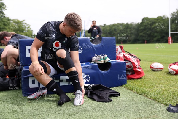 200625 - Wales Rugby Training - Alex Mann during training