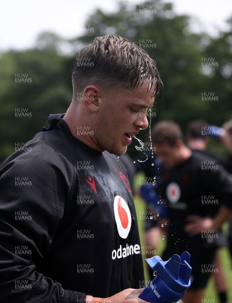 200625 - Wales Rugby Training - Alex Mann during training