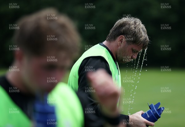 200625 - Wales Rugby Training - Aaron Wainwright during training