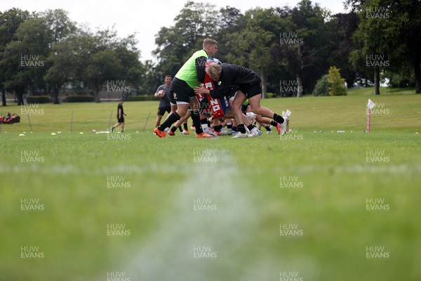 200625 - Wales Rugby Training - Sam Costelow and Blair Murray during training