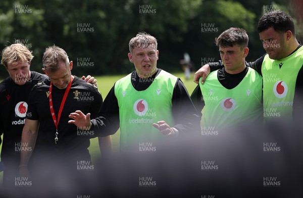 200625 - Wales Rugby Training - Sam Costelow during training