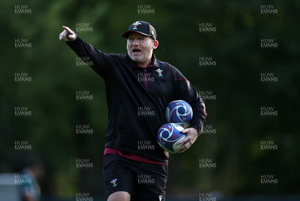 200923 - Wales Rugby Training in the week leading up to their Rugby World Cup game against Australia - Skills Coach Neil Jenkins during training