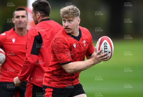 201020 - Wales Rugby Training - Aaron Wainwright during training