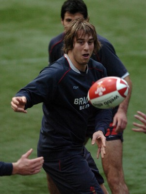 20.11.06 - Wales Training - Ryan Jones during training 