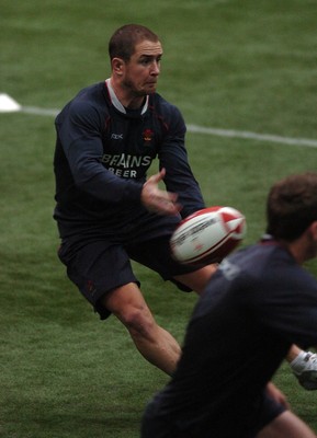 20.11.06 - Wales Training - Shane Williams during training 