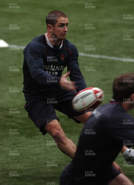 20.11.06 - Wales Training - Shane Williams during training 
