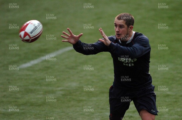 20.11.06 - Wales Training - Shane Williams during training 