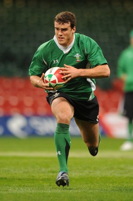20.11.08 - Wales Rugby Training - Wales' Jamie Roberts during training 