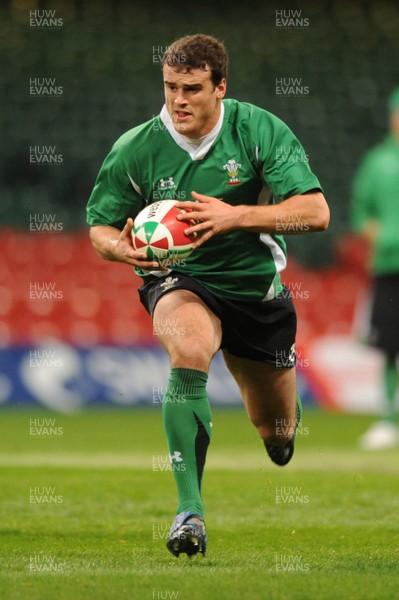20.11.08 - Wales Rugby Training - Wales' Jamie Roberts during training 