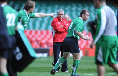 20.11.09 - Wales Rugby Captains Run - Wales head coach Warren Gatland during training. 