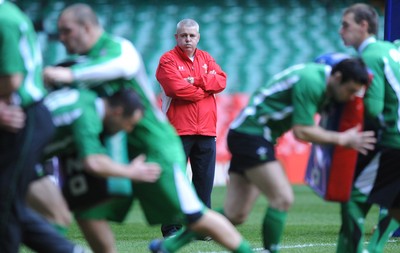 20.11.09 - Wales Rugby Captains Run - Wales head coach Warren Gatland during training. 