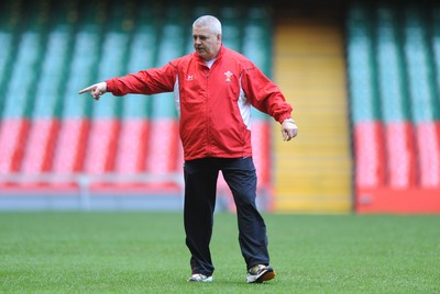 20.11.09 - Wales Rugby Captains Run - Wales head coach Warren Gatland during training. 