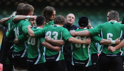 20.11.09 - Wales Rugby Captains Run - Martyn Williams looks up during training. 