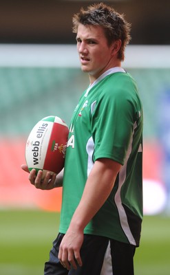 20.11.09 - Wales Rugby Captains Run - Jonathan Davies during training. 