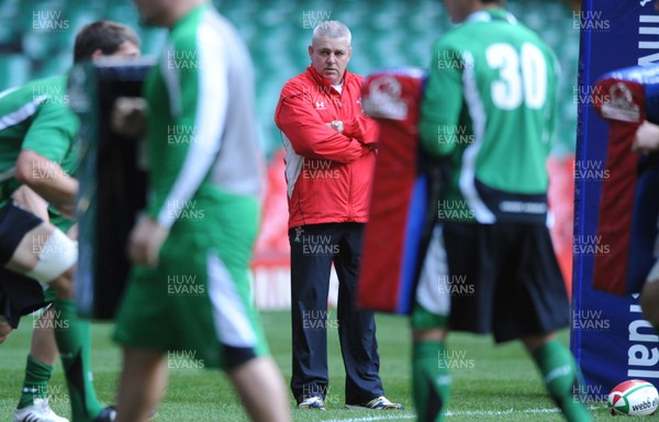 20.11.09 - Wales Rugby Captains Run - Wales head coach Warren Gatland during training. 