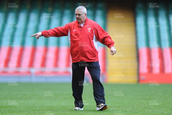 20.11.09 - Wales Rugby Captains Run - Wales head coach Warren Gatland during training. 