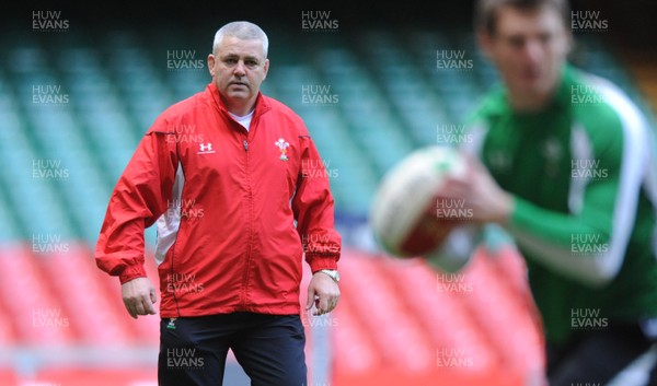 20.11.09 - Wales Rugby Captains Run - Wales head coach Warren Gatland during training. 