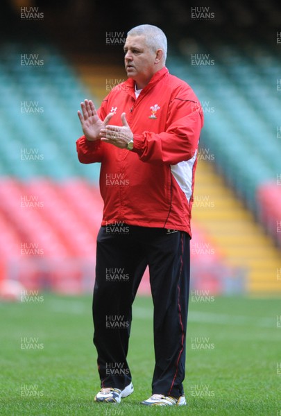 20.11.09 - Wales Rugby Captains Run - Wales head coach Warren Gatland during training. 