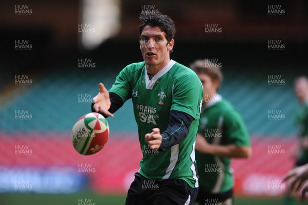 20.11.09 - Wales Rugby Captains Run - James Hook makes a pass during training. 