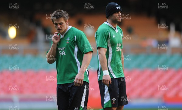20.11.09 - Wales Rugby Captains Run - Jamie Roberts(hat) and Jonathan Davies during training. 