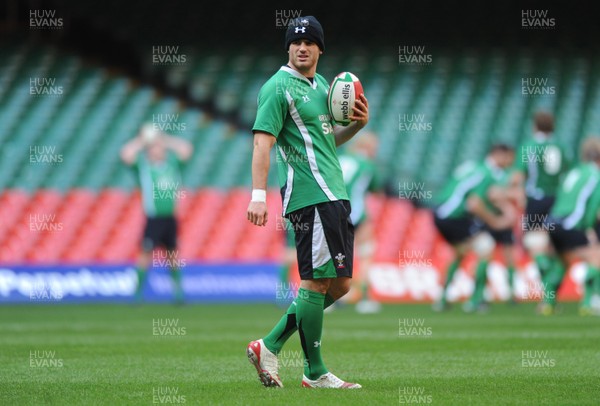 20.11.09 - Wales Rugby Captains Run - Jamie Roberts  during training. 