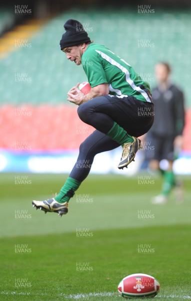 20.11.09 - Wales Rugby Captains Run - Shane Williams during training. 