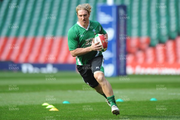 20.11.09 - Wales Rugby Captains Run - Andy Powell during training. 