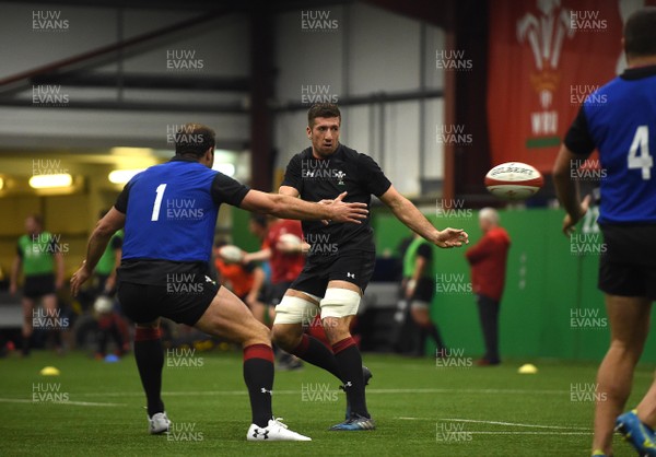 201117 - Wales Rugby Training - Justin Tipuric during training