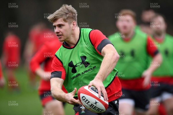 220120 - Wales Rugby Training - Aaron Wainwright during training