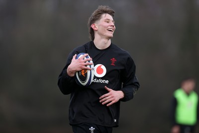 210125 - Wales Rugby Training in their first week of the 6 Nations Campaign - Ellis Mee during training