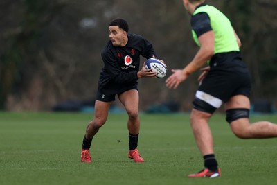 210125 - Wales Rugby Training in their first week of the 6 Nations Campaign - Ben Thomas during training