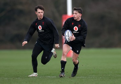 210125 - Wales Rugby Training in their first week of the 6 Nations Campaign - Dan Edwards during training