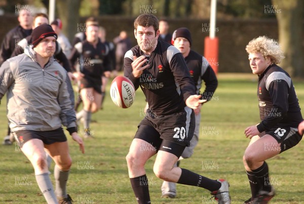 210205 - Wales rugby training - Michael Owen passes out