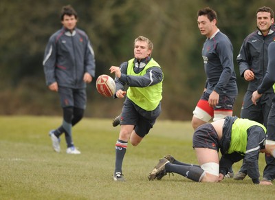 21.02.08 - Wales Rugby Training - Dwayne Peel in action during training 