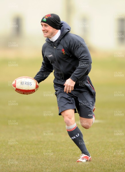 21.02.08 - Wales Rugby Training - Shane Williams in action during training 