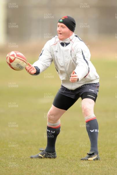 21.02.08 - Wales Rugby Training - Martyn Williams in action during training 