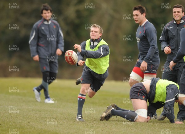 21.02.08 - Wales Rugby Training - Dwayne Peel in action during training 
