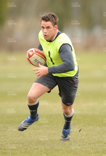 21.02.08 - Wales Rugby Training - Lee Byrne in action during training 