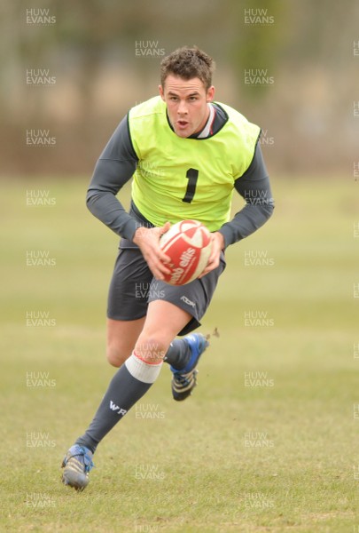 21.02.08 - Wales Rugby Training - Lee Byrne in action during training 
