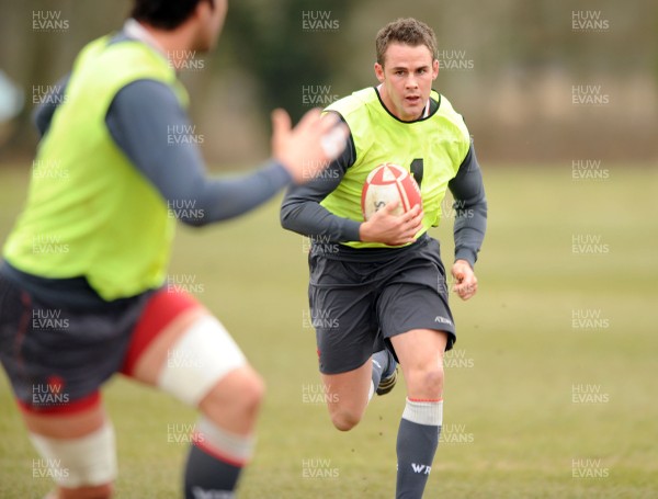 21.02.08 - Wales Rugby Training - Lee Byrne in action during training 