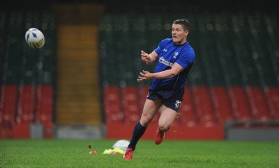 21.02.11 - Wales Rugby Training - Tavis Knoyle during training. 
