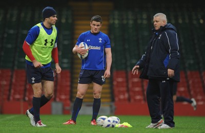 21.02.11 - Wales Rugby Training - Tavis Knoyle looks on with Mike Phillips and Head coach Warren Gatland during training. 