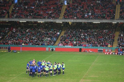 21.02.11 - The Wales rugby squad train at the Millennium Stadium during a session open to the members of the public to watch  