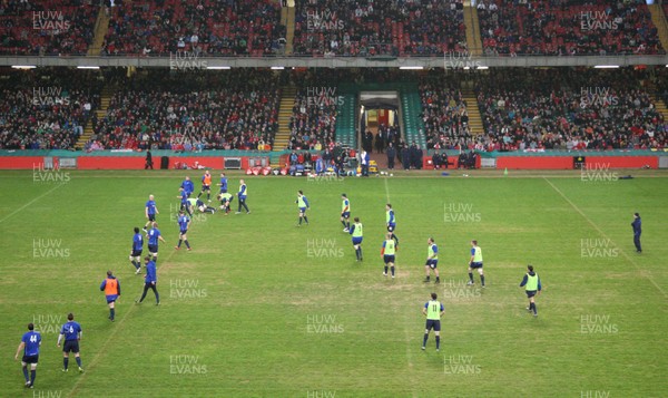 21.02.11 - The Wales rugby squad train at the Millennium Stadium during a session open to the members of the public to watch  
