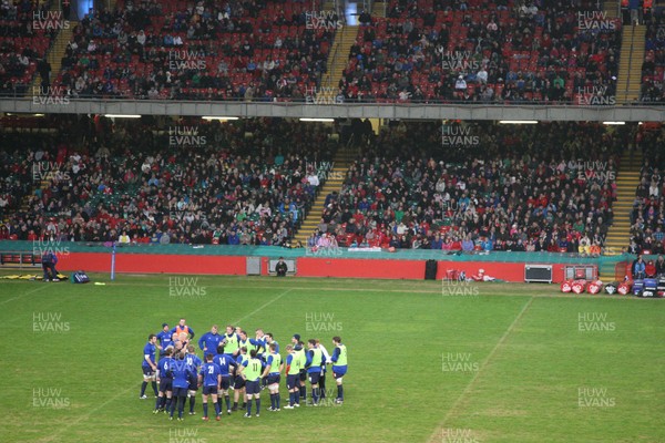 21.02.11 - The Wales rugby squad train at the Millennium Stadium during a session open to the members of the public to watch  