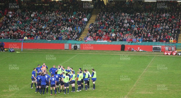 21.02.11 - The Wales rugby squad train at the Millennium Stadium during a session open to the members of the public to watch  